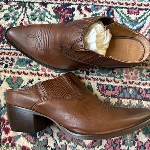 NWT Frye Brown Leather Women's Clogs